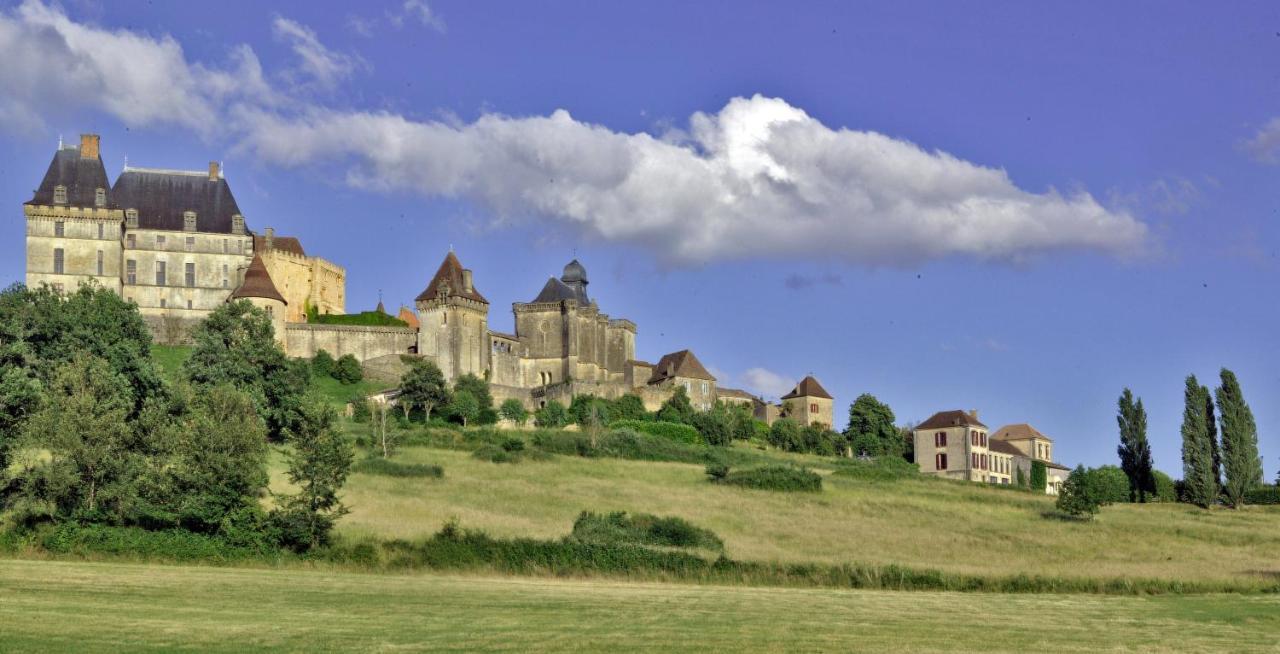 Le Prieure Du Chateau De Biron Biron  Buitenkant foto